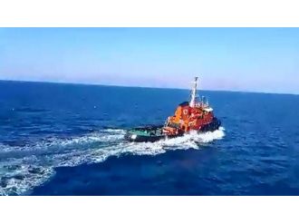 Arızalanan Feribot, Gökçeada’ya Çekiliyor