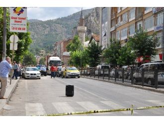 Yolun Ortasına Bırakılan Valiz Bomba Paniği Oluşturdu