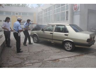 Polisler Yanan Araç İçin Seferler Oldu