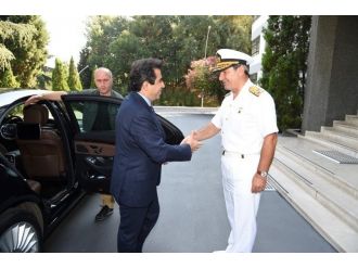 Vali Güzeloğlu Donanma Komutanını Ziyaret Etti
