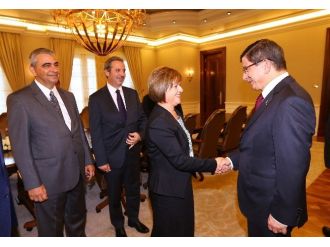Başbakan Davutoğlu, Kktc Dışişleri Bakanı Çolak’ı Kabul Etti