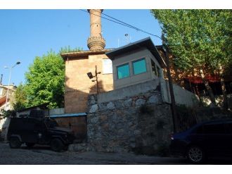 Kadın Kıyafetli Teröristlerden Karakola Saldırı