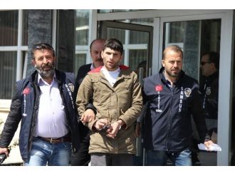 Cinayet Sanığına Duruşmada Saldırı