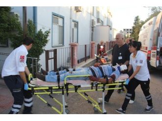Motosiklet Pikaba Çarptı: 2 Yaralı