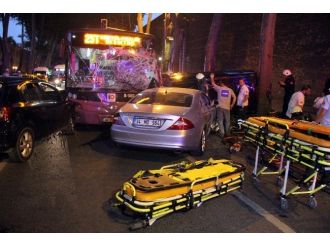 Dolmabahçe’de 4 Aracın Karıştığı Zincirleme Trafik Kazası