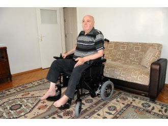 Mehmet Amca Akülü Tekerlekli Sandalyesine Kavuştu