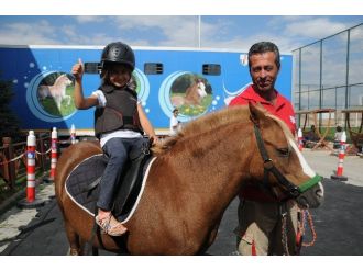 Pursaklar’da Çocuklara Hayvan Sevgisi Aşılanıyor