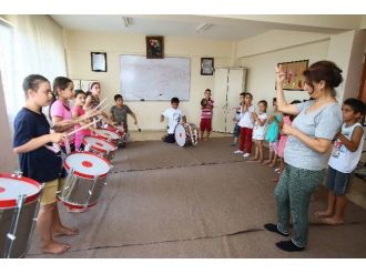 Bayraklı’da Çocuklara Drama Kursu