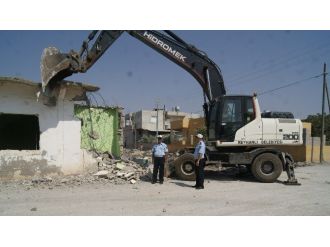 Yol Yapım Çalışmasına Engel Olan Binalar Yıkıldı