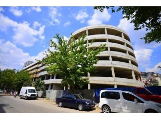 Otopark Ve Pazar Alanı Binası Son Şeklini Alıyor