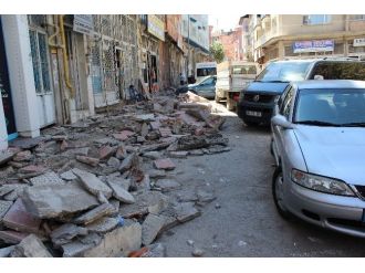 Gelişi Güzel Park Edilen Araçlar Çalışmaları Aksatıyor