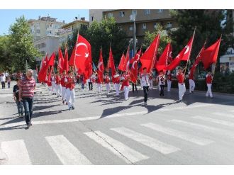 Niğde’de Zafer Haftası Yürüyüşü Yapıldı