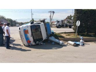 Kamyonet İle Minibüs Çarpıştı: 1 Yaralı