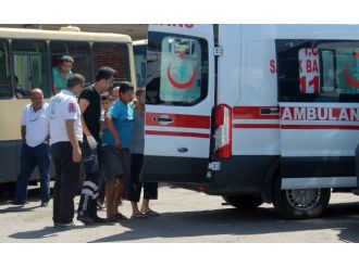 Bıçak Satan Çocuk Kendini Yaraladı