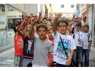 Miniklerden ’Terör’ Eylemi