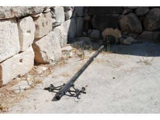 Apollon Tapınağı’nı Aydınlatan Direkler Tahrip Edildi