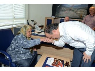 Hayırsever Müşerref Teyzeden Anlamlı Bağış