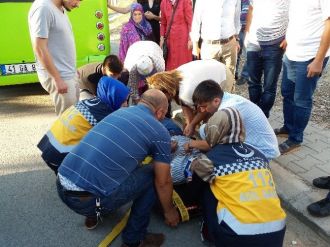 Halk Otobüsünün Çarptığı Yaya Bayıldı