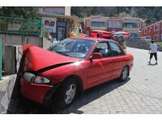 Göbel Termal Tesislerinde Trafik Kazası: 2 Yaralı