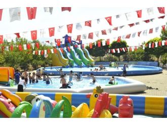 Çocuklar Portatif Havuzları Sevdi