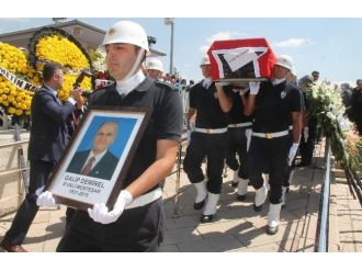 Demirel’i Devletin Zirvesi Uğurladı
