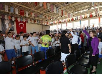 Başarılı Öğrencilere Sertifikaları Törenle Verildi