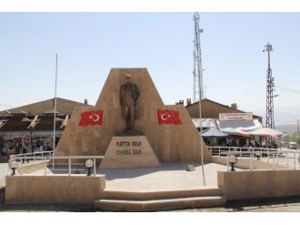 Başkale’ye Yeni Atatürk Anıtı Yapıldı