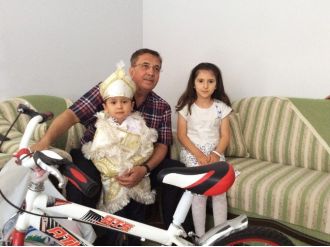 Başkan Çetin Sünnet Olan Çocuklara Bisiklet Hediye Etti