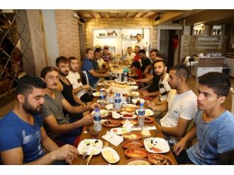 Manisa Büyükşehir Belediyespor Moral Depoluyor