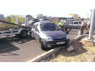 Havalimanı Kavşağında Kaza: 2 Yaralı