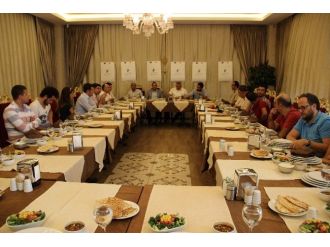 Gazeteciler Basın Özgürlüğünü Tartıştı