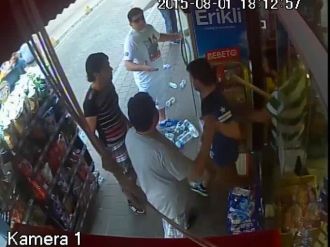 Aksaray’daki Turist-esnaf Kavgasında Büfe Sahibi Konuştu