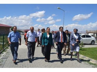 Vali Yardımcısı Özdemir Engelli Çocukları Yalnız Bırakmadı