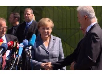 Sığınmacıları Ziyaret Eden Merkel ’Yuhalandı’