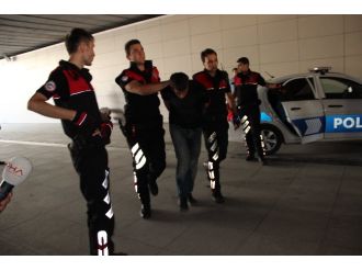 Teröristler Silahlarıyla Metrobüste Yakalandı