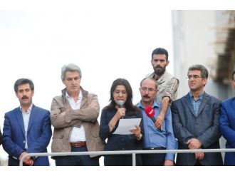 Van’da Hdp Ve Dbp’den Tutuklamalara Ve Operasyonlara Tepki