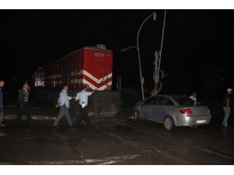 Lokomotif Otomobile Çarptı