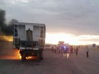 Tır Kasası Yandı İlk Müdahaleyi Vatandaş Yaptı