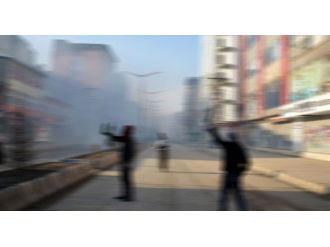 Polise Atmak İstediği Patlayıcı Elinde Patladı