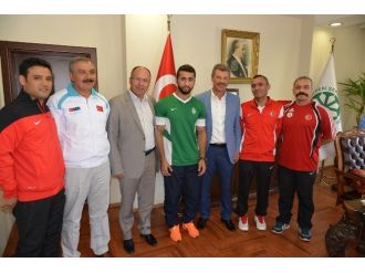 Milli Güreşçiye Kayseri Şeker’den Teşvik Ödülü