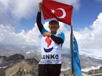 Sanko Üniversitesi Flaması Zirvede