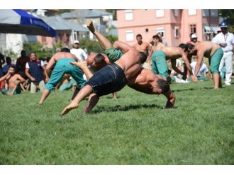 Karakucak Güreşleri Abanoz Yaylası’nda Başladı