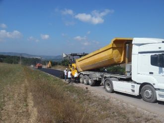 İzmit Belediyesi Köylerde Asfaltlama Yapıyor