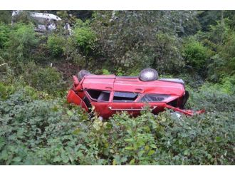 Otomobil Uçuruma Yuvarlandı: 5 Yaralı