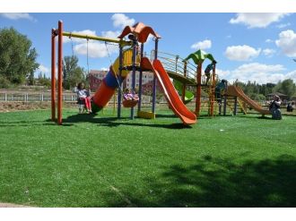 Bünyan Belediyesi Çocuk Oyun Alanlarını Halı İle Kaplıyor