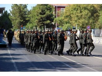 Asker Diyarbakır’ı ’Şehitler Ölmez Vatan Bölünmez’ Sloganlarıyla İnletti