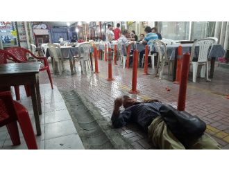 (Özel Haber) Yaşlı Adam Bayıldı, Kimse Okeyden Kalkmadı