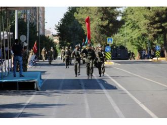 Asker Diyarbakır Sokaklarını İnletti