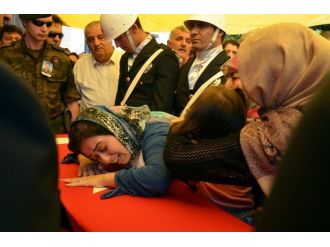 Şehit Polisin Baba Ocağında Gözyaşları Sel Oldu