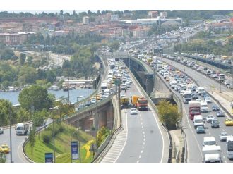 Haliç Köprüsü’ndeki Kaza Trafiği Kilitledi (1)